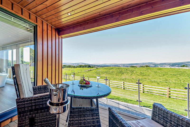 outdoor seating area at Glencoe Executive