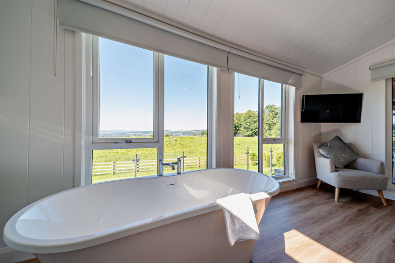 Stand alone bath tub